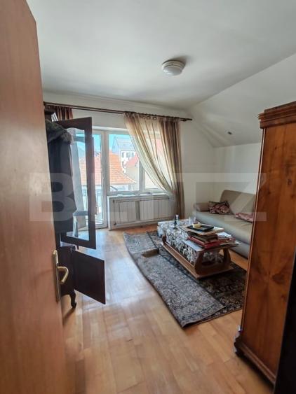 Casă individuală cu 6 camere cu Canalizare în Central
