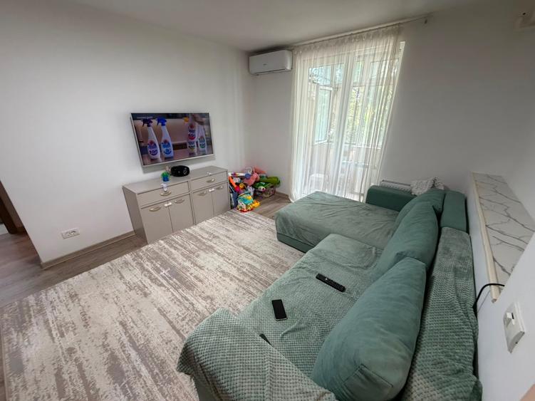 Apartament cu 3 camere semidecomandat în Titan