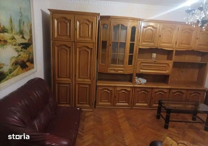 Apartament cu 3 camere decomandat în Berceni