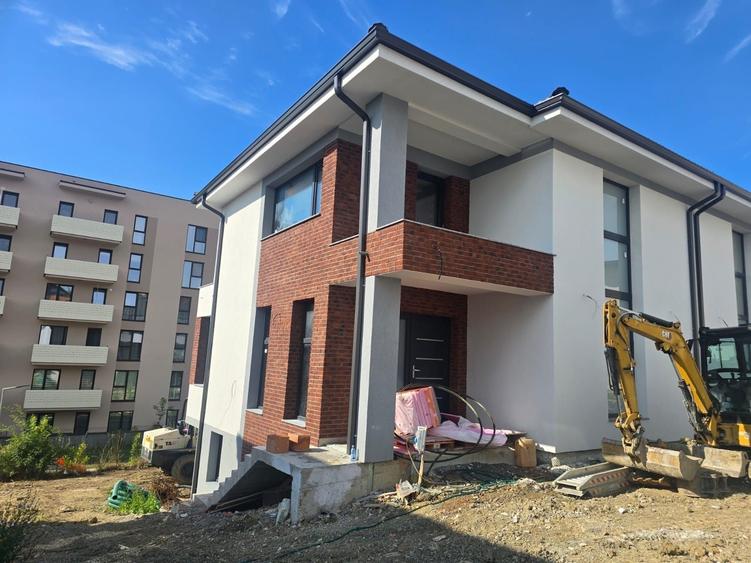 Casă cu 4 camere în Exterior Vest