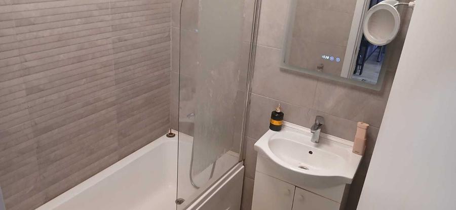 Apartament cu 2 camere decomandat în Central