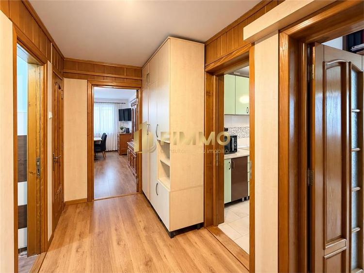 Apartament cu 4 camere decomandat în Central
