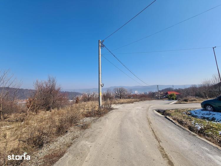 Teren de 9100 mp, în Central