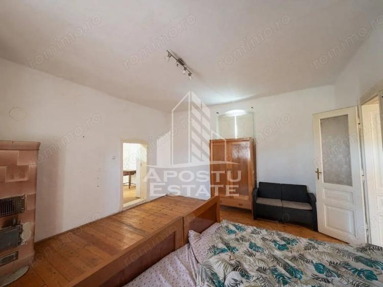 Casă cu 5 camere cu Teren 5755 Mp în Șandra