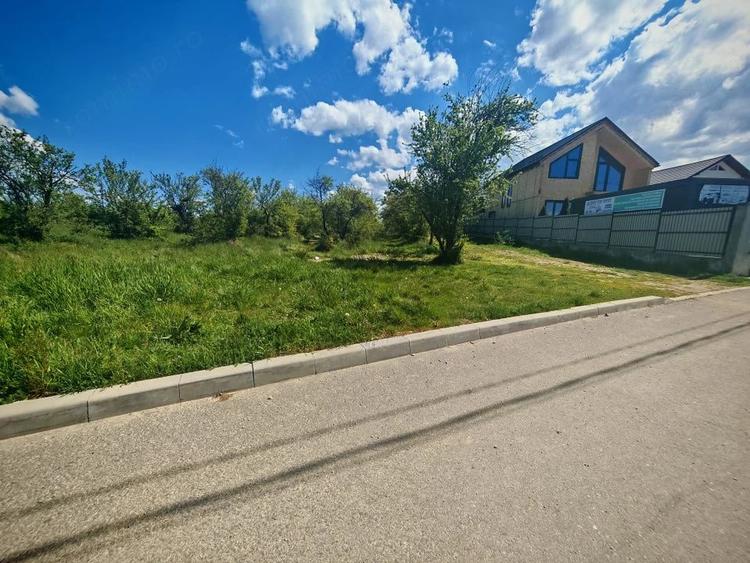 Teren de 2000 mp, în Nord