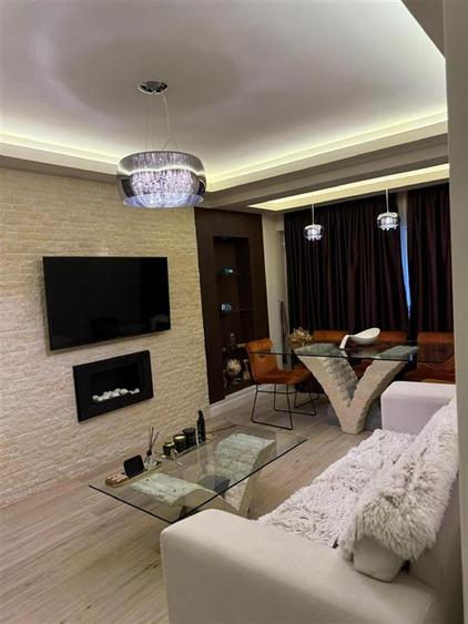 Apartament cu 3 camere decomandat, mobilat în Apollo