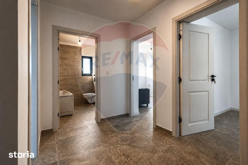 Casă cu 4 camere cu Teren 475 Mp în Bârnova