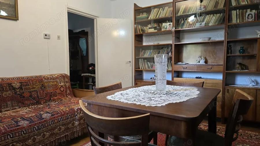 Apartament cu 3 camere semidecomandat în Zamfirescu