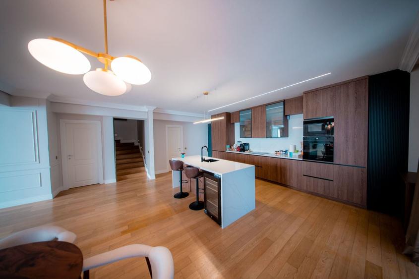 Penthouse cu 6 camere în Floreasca