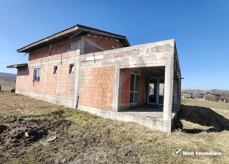 Casă individuală cu 5 camere cu Canalizare în Gădălin