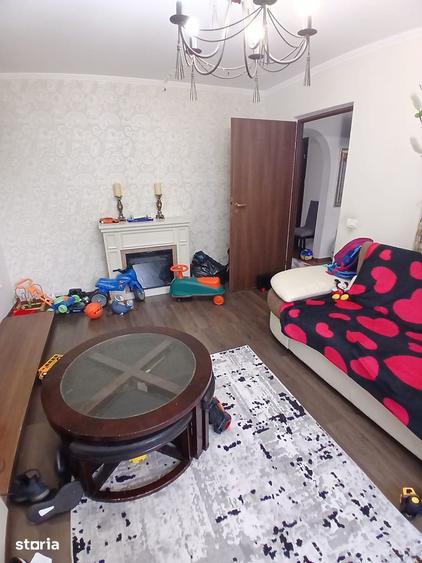 Apartament cu 3 camere decomandat în Rahova