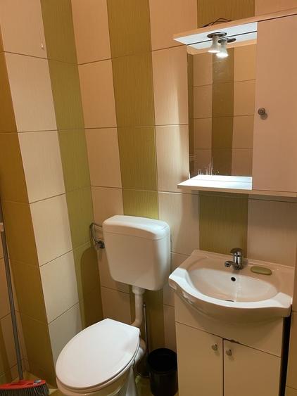 Garsonieră decomandată în Roșu