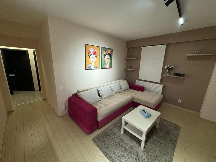 Apartament cu 2 camere semidecomandat, mobilat în Decebal