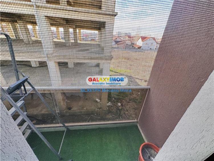 Apartament cu 3 camere semidecomandat, mobilat în Mihai Bravu