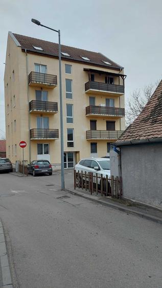 Apartament cu 3 camere decomandat în Turnișor