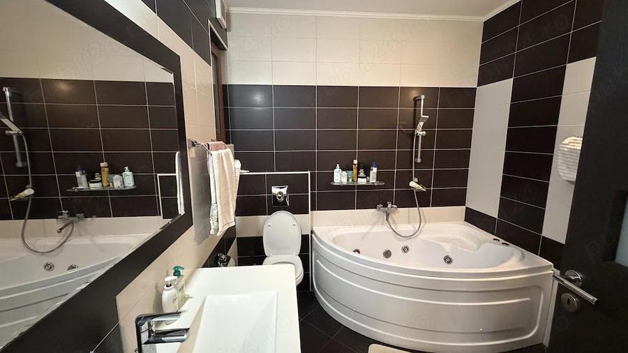 Apartament cu 3 camere decomandat, mobilat în Central