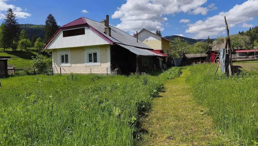 Casă cu Teren 3344 Mp în Dreptu