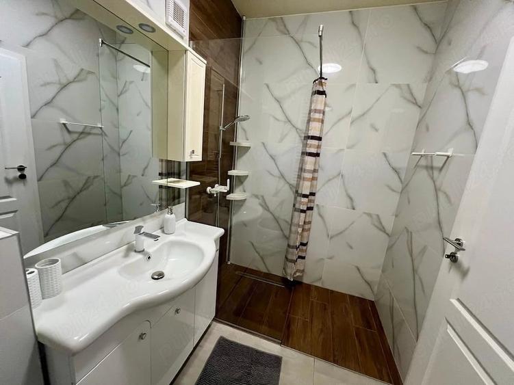 Apartament cu 3 camere decomandat în Florești