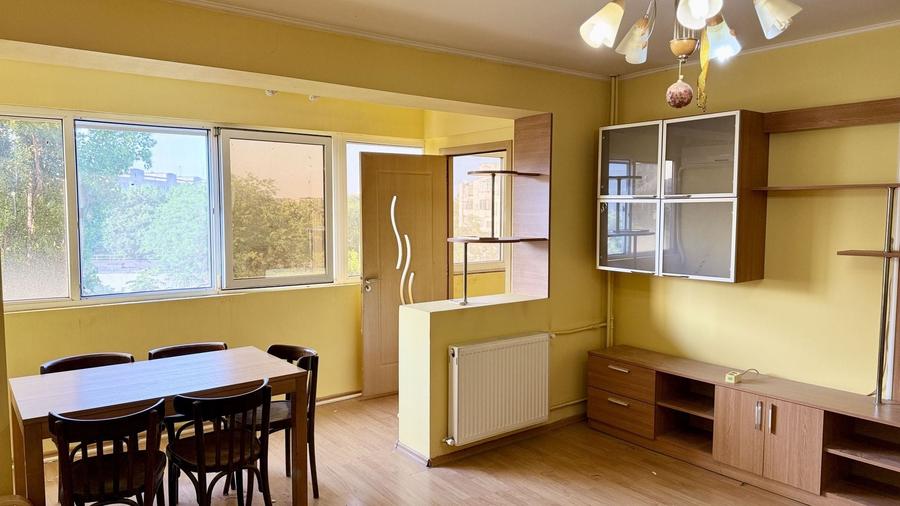 Apartament cu 3 camere semidecomandat în Gorjului
