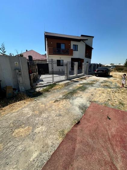 Casă individuală cu 5 camere cu Canalizare în Brătianu