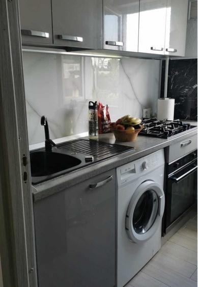 Apartament cu 3 camere decomandat în Exterior Vest