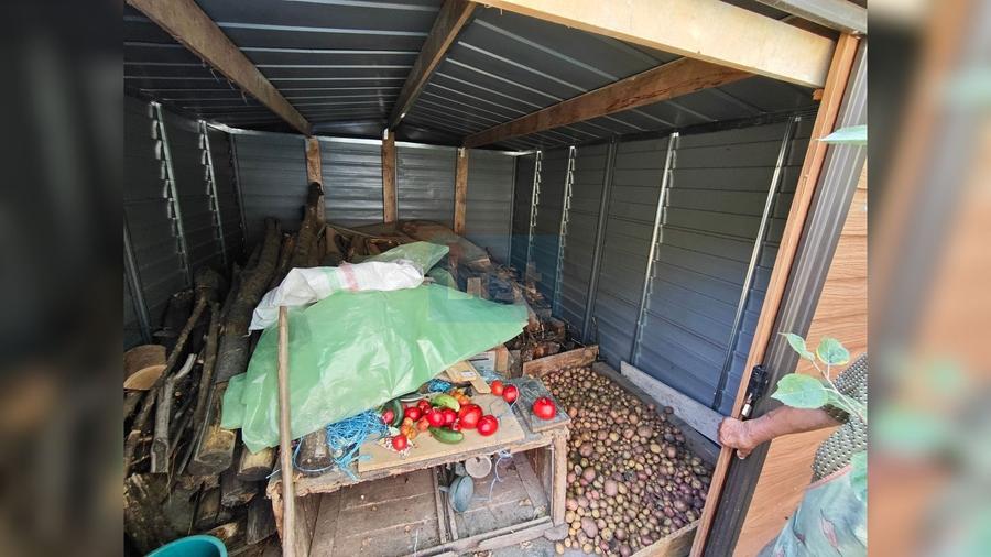 Casă cu 2 camere cu Teren 1457 Mp în Vest