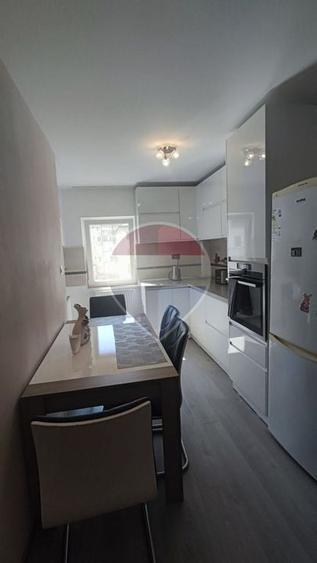 Apartament cu 3 camere decomandat, mobilat în Calea Aradului