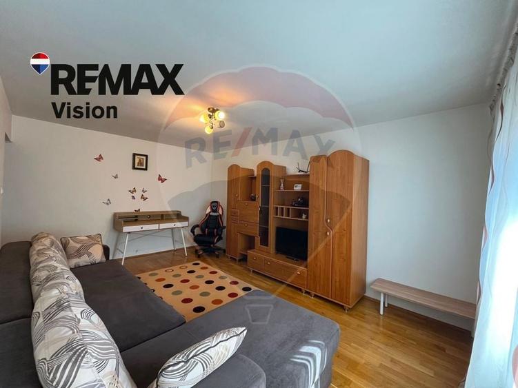 Apartament cu 3 camere semidecomandat, mobilat în Brazda lui Novac