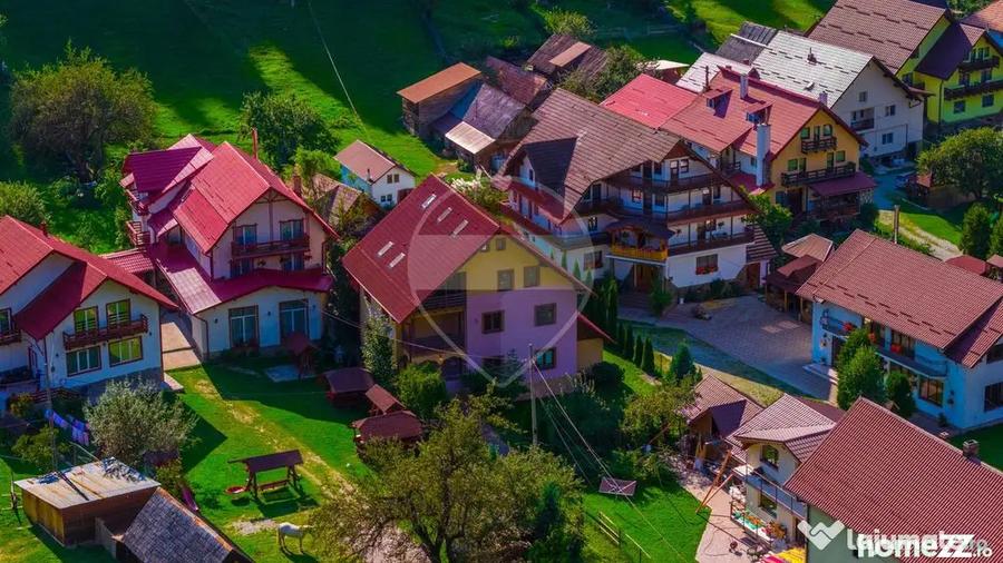 Casă cu 13 camere cu Teren 4780 Mp în Moieciu