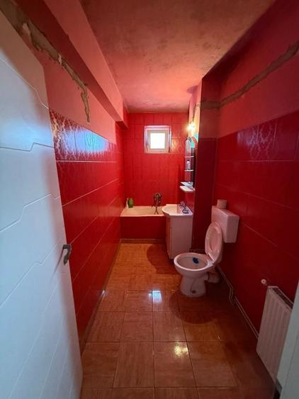Apartament cu 3 camere semidecomandat în Sud