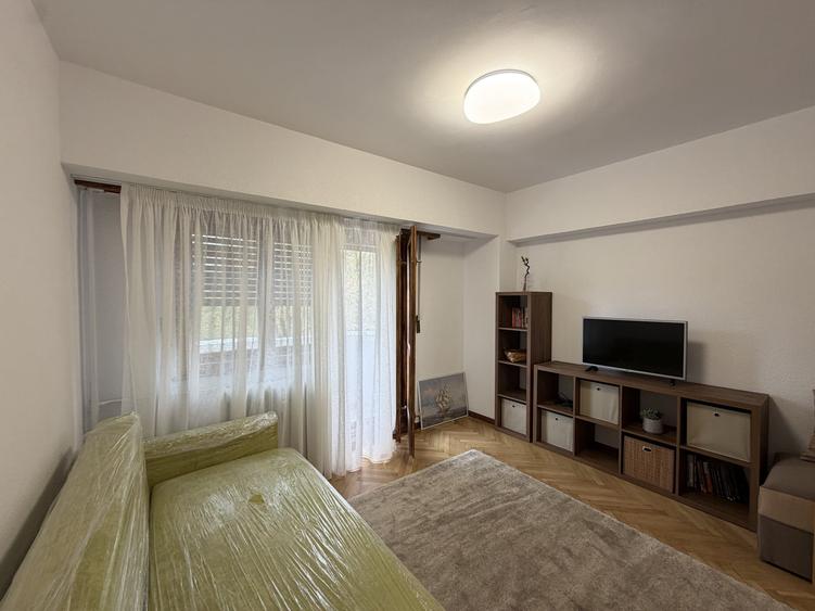 Apartament cu 3 camere decomandat, mobilat în P-ța Unirii