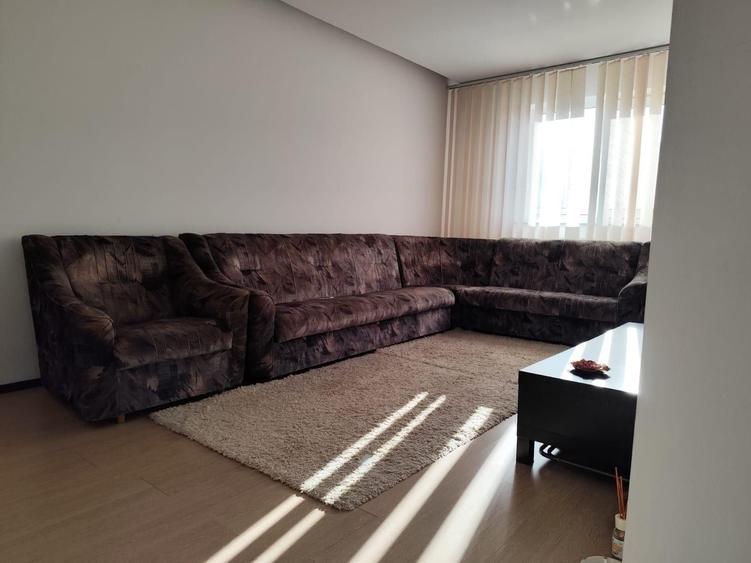 Apartament cu 3 camere decomandat în Exterior Vest
