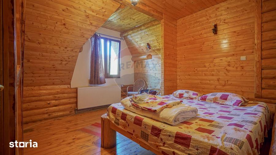 Casă cu 8 camere cu Teren 1000 Mp în Central