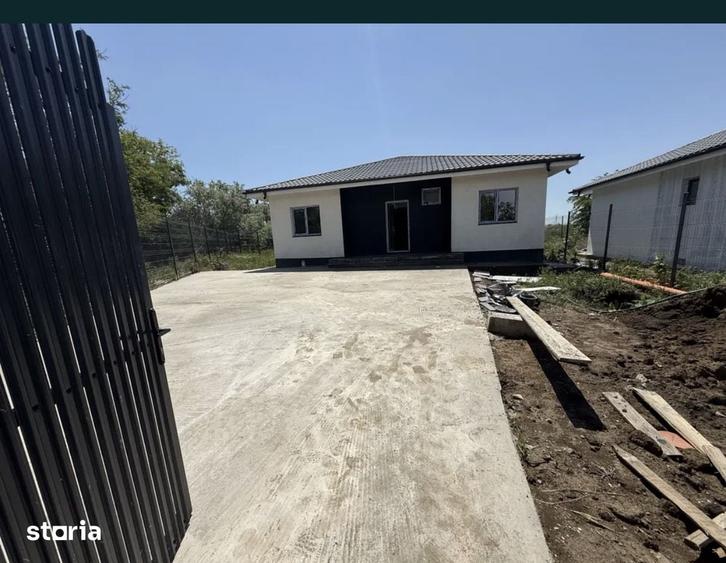 Casă cu 3 camere cu Teren 450 Mp în Agigea