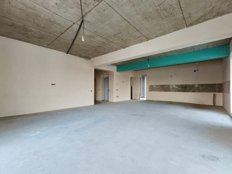 Penthouse cu 4 camere decomandat în Crângași