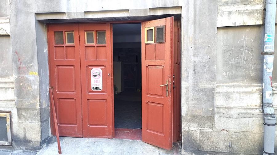Apartament cu 3 camere semidecomandat în P-ța Romană