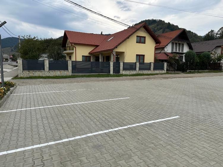 Casă individuală cu 5 camere cu Canalizare în Corbu