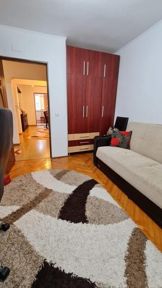 Apartament cu 3 camere decomandat în Ostroveni