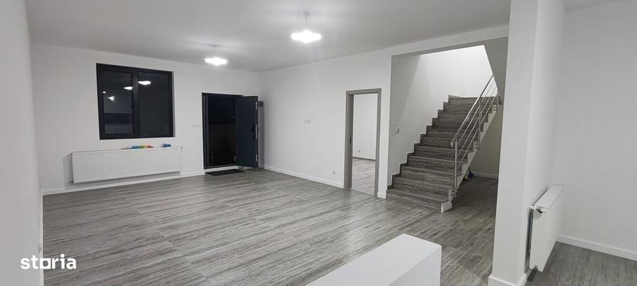 Casă cu 4 camere cu Teren 180 Mp în Central