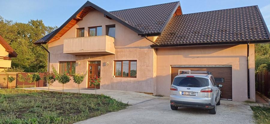 Casă cu 4 camere în Lunca