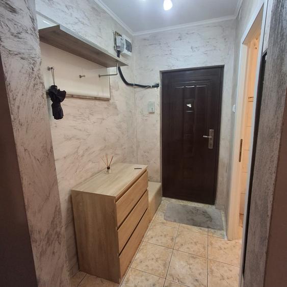 Apartament cu 2 camere semidecomandat în Baza 3