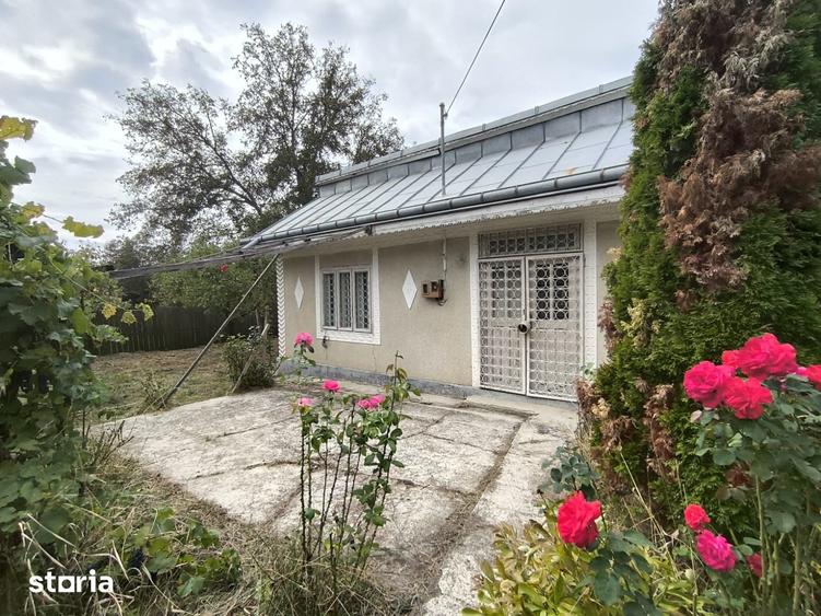 Casă cu 2 camere cu Teren 1300 Mp în Dobrovăț