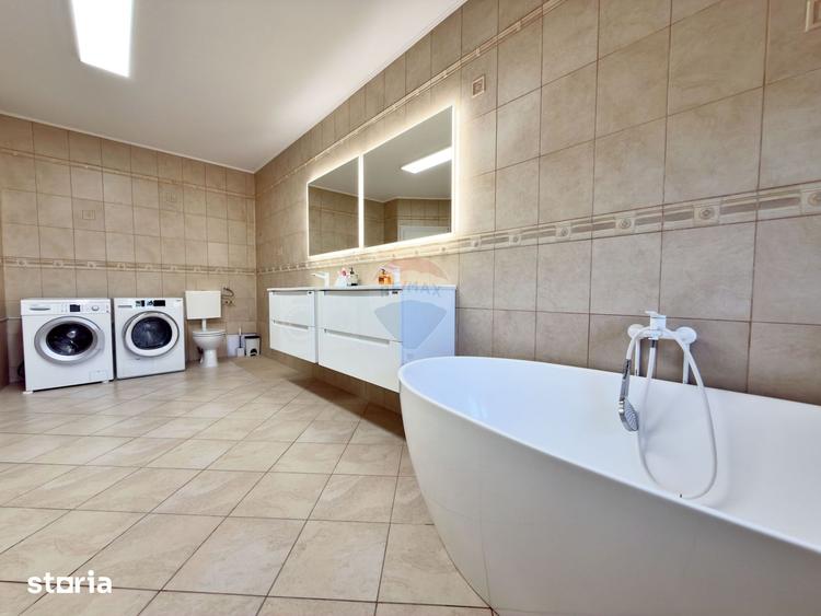 Casă cu 5 camere cu Teren 781 Mp în Gai