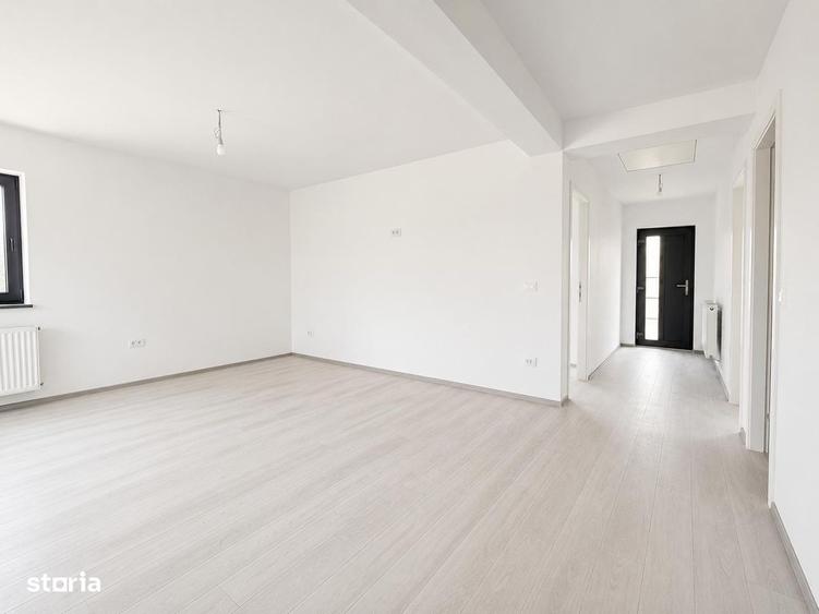 Casă cu 3 camere în Tomești