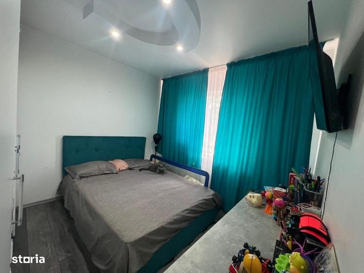 Apartament cu 3 camere semidecomandat în Micro 40