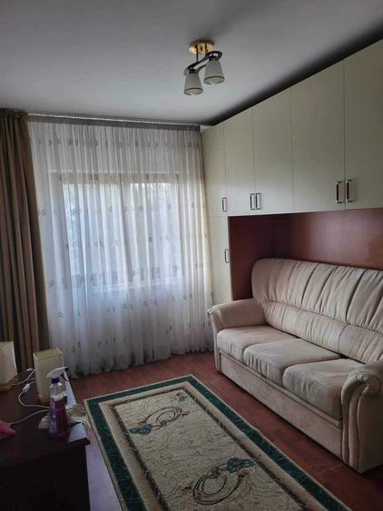 Apartament cu 3 camere în Decebal