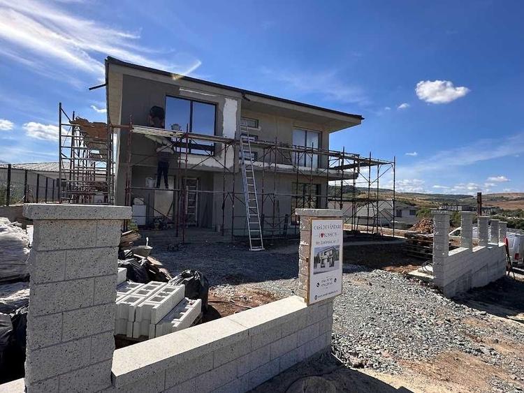 Casă cu 4 camere cu Teren 600 Mp în Baciu