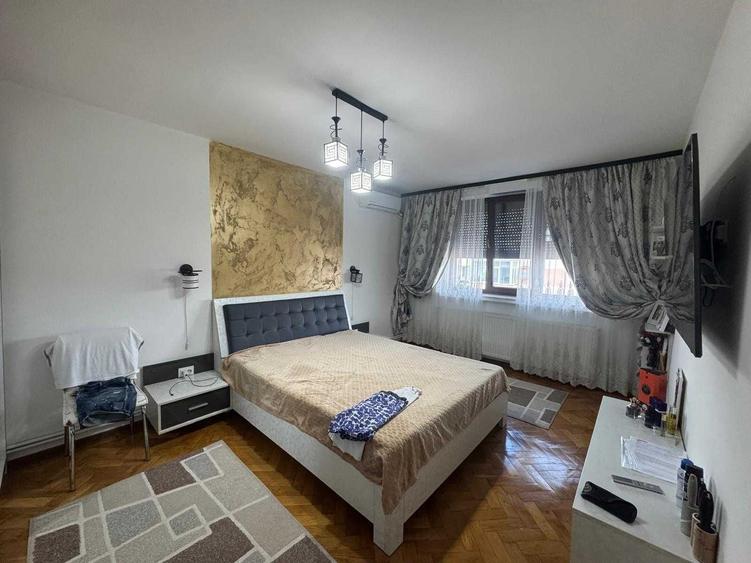 Apartament cu 4 camere decomandat în Banat