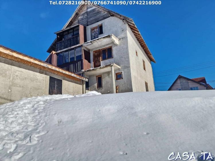 Duplex cu 6 camere cu Teren 250 Mp în Rânca