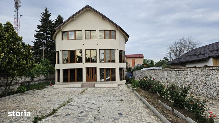 Casă cu 5 camere cu Teren 450 Mp în Crevedia